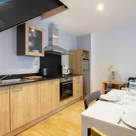 Duplex Renove 2 Avec Wifi, Cuisine Equipee Et Local Ski, En Centre-ville De - Fr-1-401-179 Daire