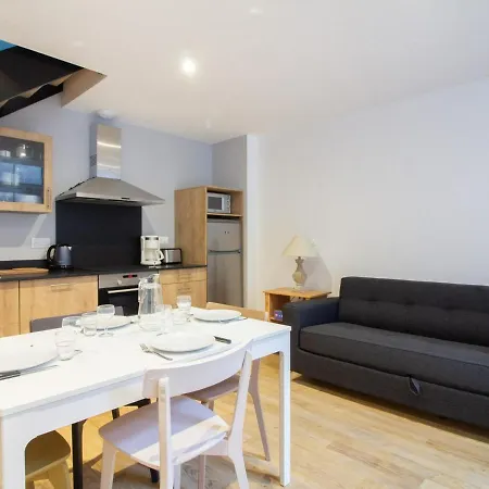 Daire Duplex Renove 2 Avec Wifi, Cuisine Equipee Et Local Ski, En Centre-ville De - Fr-1-401-179 *