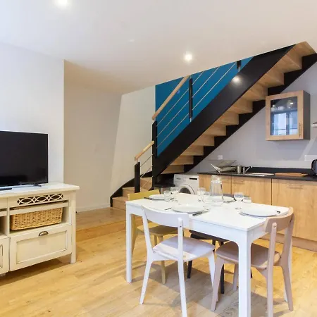 Apartment Duplex Renove 2 Avec Wifi, Cuisine Equipee Et Local Ski, En Centre-ville De - Fr-1-401-179 *