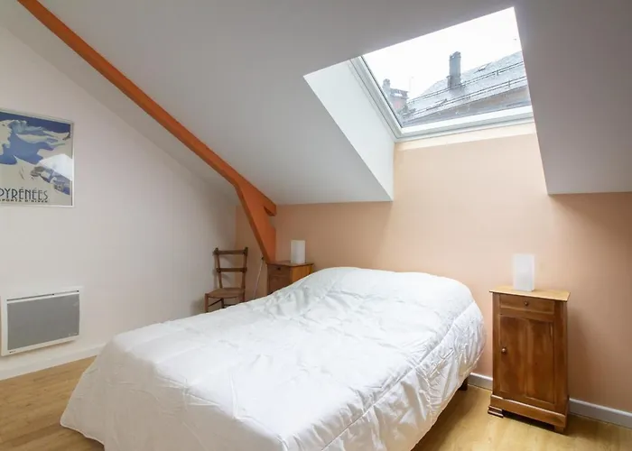 Duplex Renove 2 Avec Wifi, Cuisine Equipee Et Local Ski, En Centre-ville De - Fr-1-401-179 *