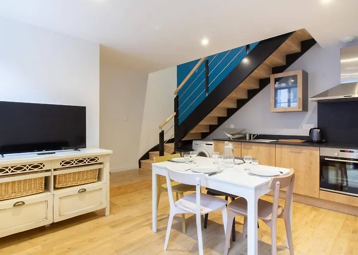 Apartment Duplex Renove 2 Avec Wifi, Cuisine Equipee Et Local Ski, En Centre-ville De - Fr-1-401-179 *