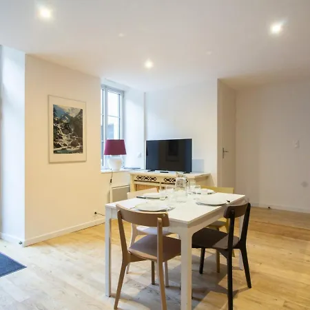 Duplex Renove 2 Avec Wifi, Cuisine Equipee Et Local Ski, En Centre-ville De